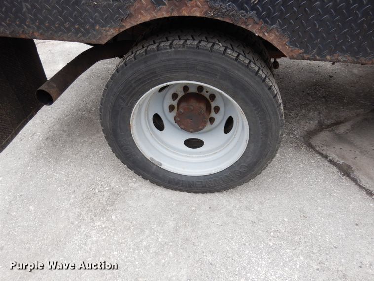 image for item DG6357 2006 Ford F450 Super Duty XL Crew Cab flatbed truck