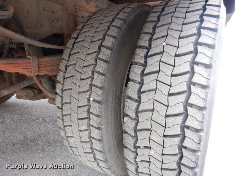 image for item DG6357 2006 Ford F450 Super Duty XL Crew Cab flatbed truck