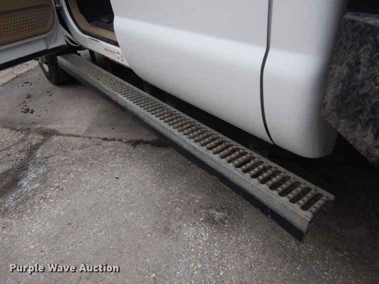 image for item DG6357 2006 Ford F450 Super Duty XL Crew Cab flatbed truck