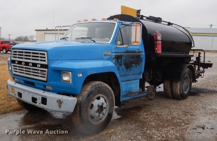 image for item DH6476 1983 Ford F600 oil distribution truck