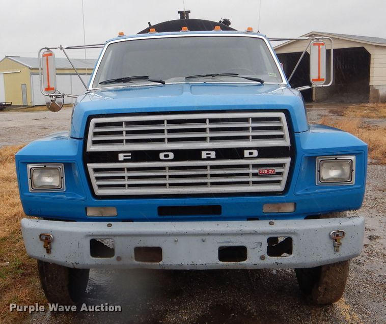 image for item DH6476 1983 Ford F600 oil distribution truck