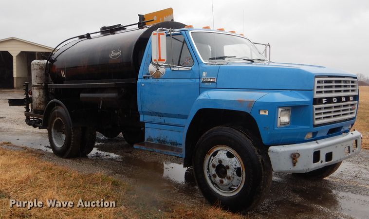 image for item DH6476 1983 Ford F600 oil distribution truck