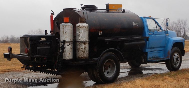 image for item DH6476 1983 Ford F600 oil distribution truck