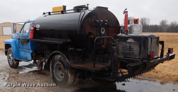 image for item DH6476 1983 Ford F600 oil distribution truck