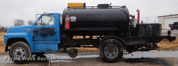 image for item DH6476 1983 Ford F600 oil distribution truck