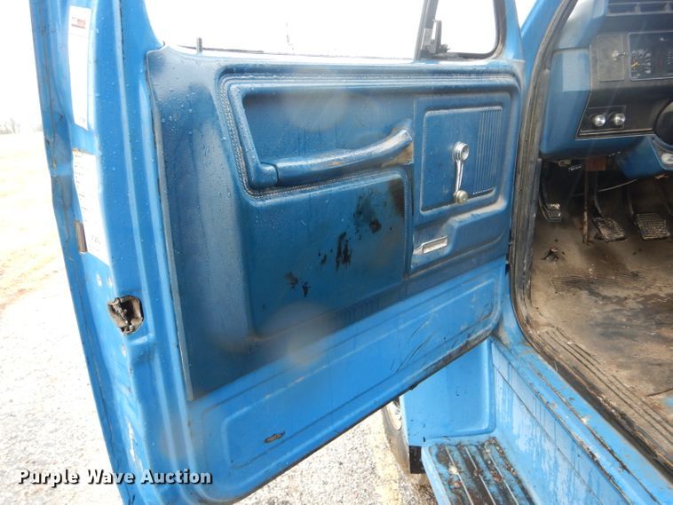 image for item DH6476 1983 Ford F600 oil distribution truck