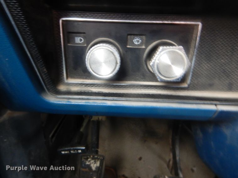 image for item DH6476 1983 Ford F600 oil distribution truck