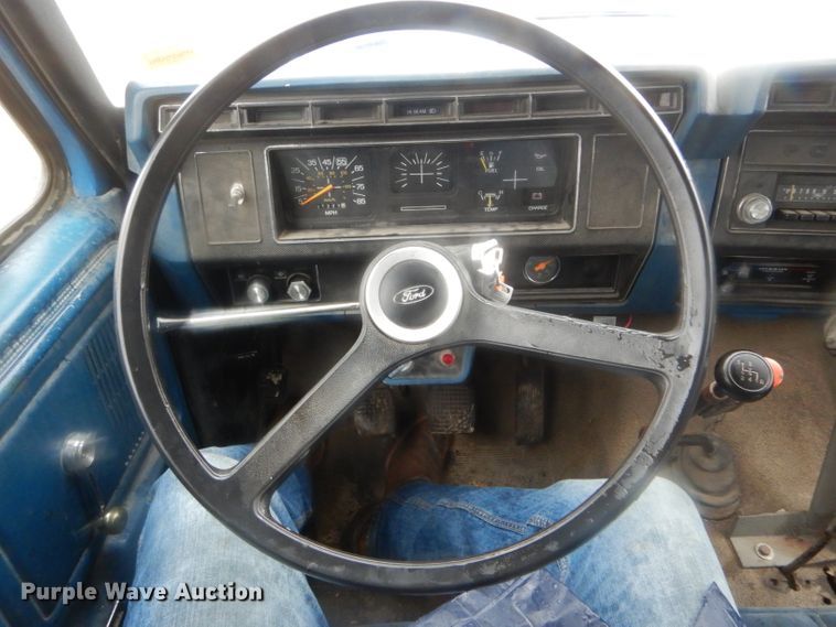 image for item DH6476 1983 Ford F600 oil distribution truck