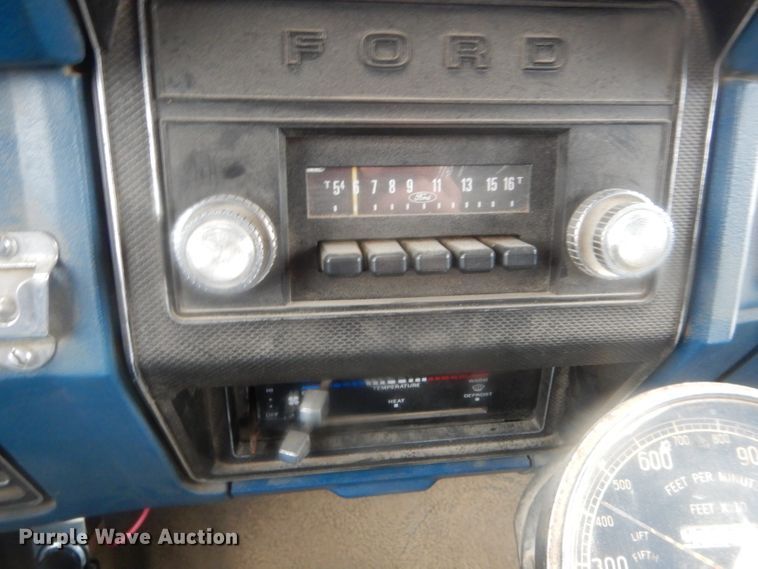 image for item DH6476 1983 Ford F600 oil distribution truck