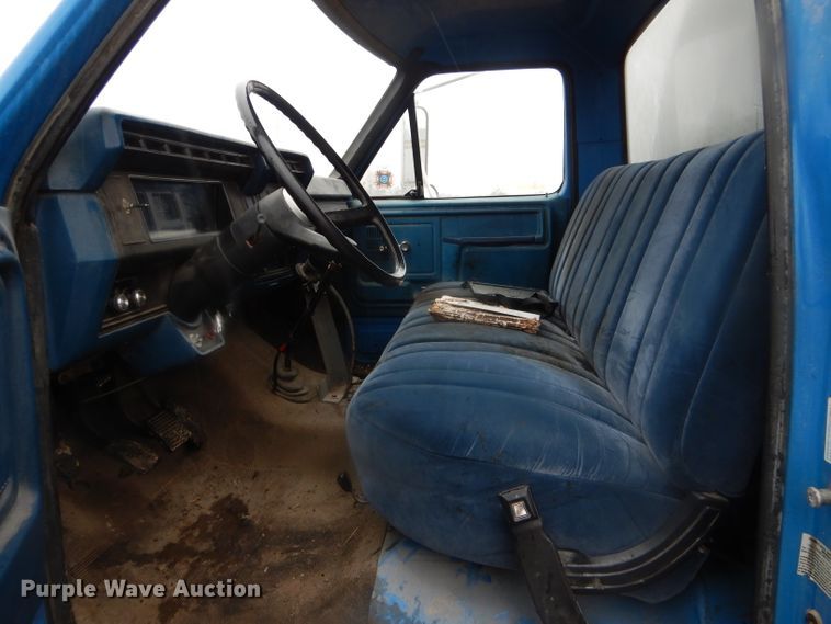 image for item DH6476 1983 Ford F600 oil distribution truck