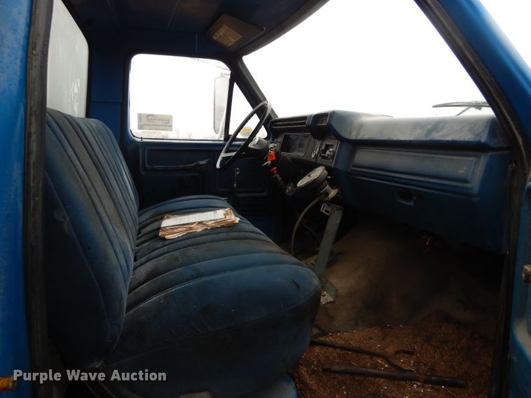 image for item DH6476 1983 Ford F600 oil distribution truck