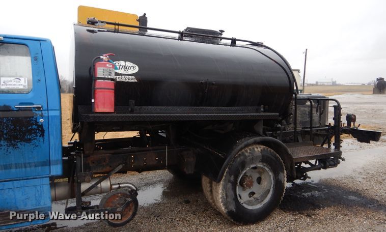 image for item DH6476 1983 Ford F600 oil distribution truck