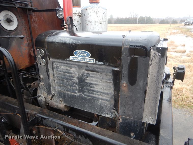 image for item DH6476 1983 Ford F600 oil distribution truck