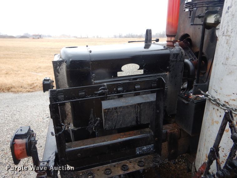 image for item DH6476 1983 Ford F600 oil distribution truck