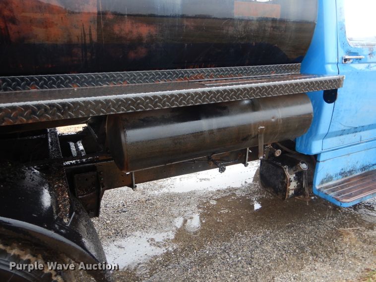image for item DH6476 1983 Ford F600 oil distribution truck