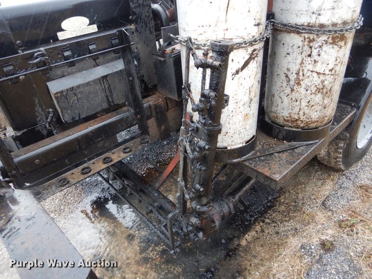 image for item DH6476 1983 Ford F600 oil distribution truck