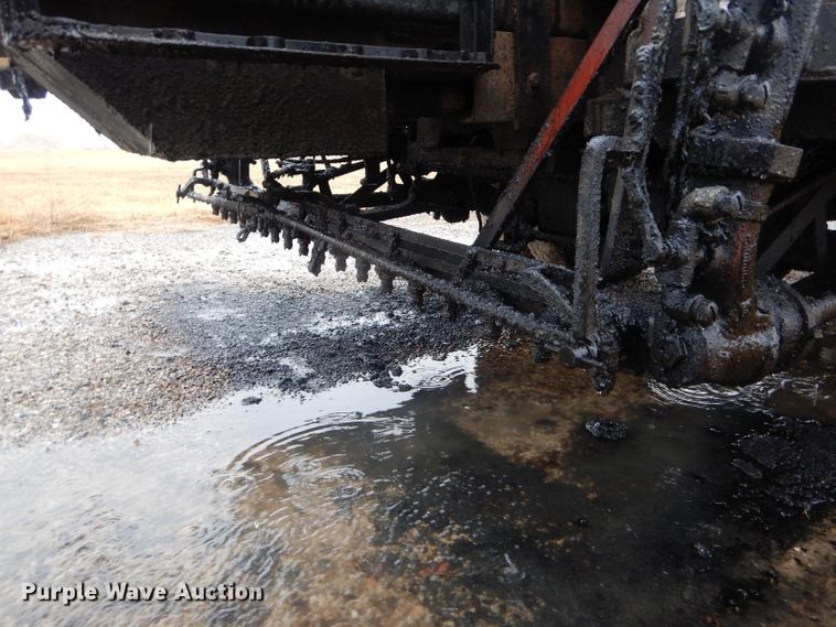 image for item DH6476 1983 Ford F600 oil distribution truck