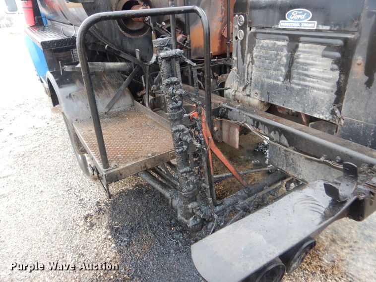 image for item DH6476 1983 Ford F600 oil distribution truck