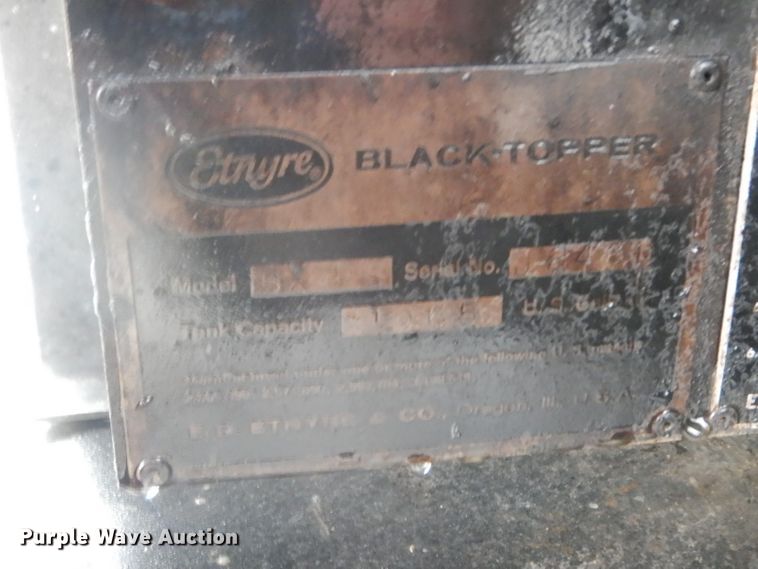 image for item DH6476 1983 Ford F600 oil distribution truck