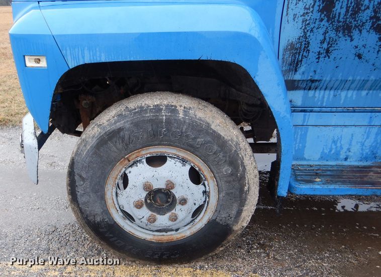 image for item DH6476 1983 Ford F600 oil distribution truck