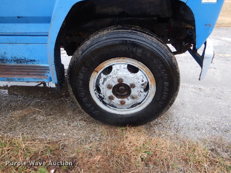 image for item DH6476 1983 Ford F600 oil distribution truck