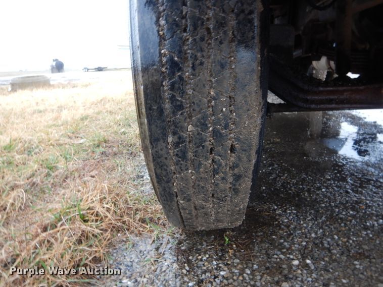 image for item DH6476 1983 Ford F600 oil distribution truck