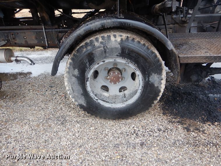 image for item DH6476 1983 Ford F600 oil distribution truck