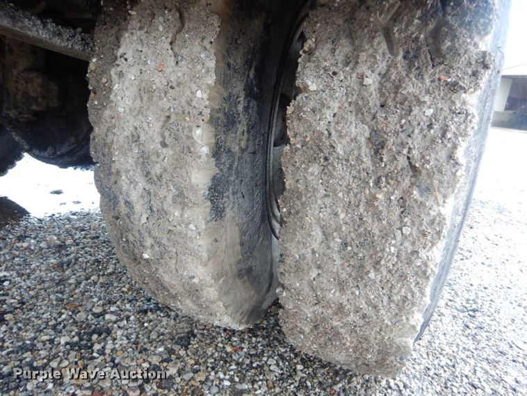 image for item DH6476 1983 Ford F600 oil distribution truck