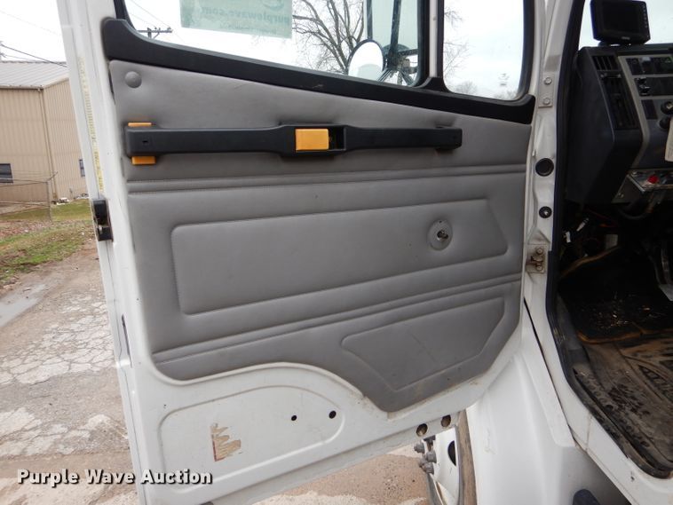 image for item DH6477 2000 Freightliner FL70 bucket truck