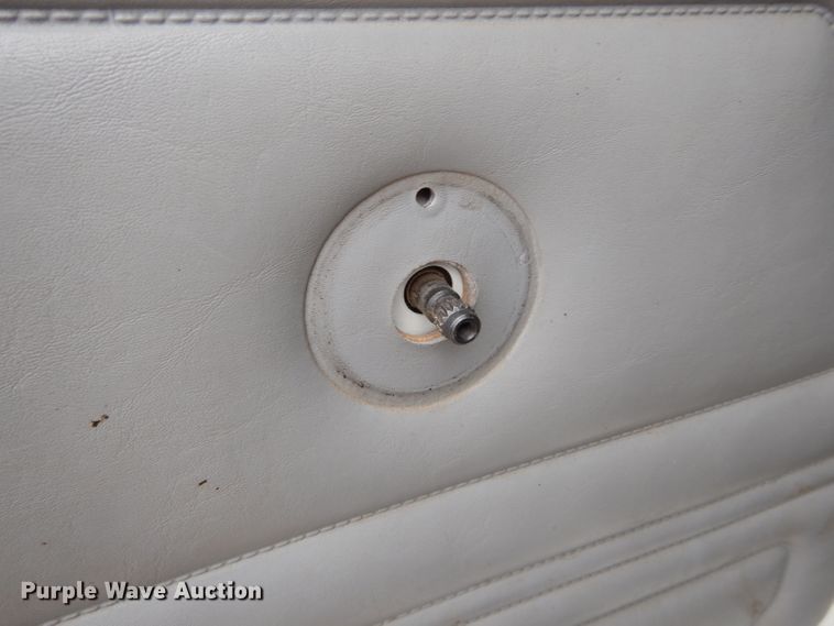 image for item DH6477 2000 Freightliner FL70 bucket truck