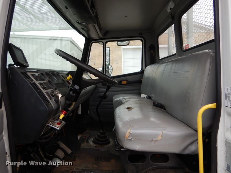 image for item DH6477 2000 Freightliner FL70 bucket truck