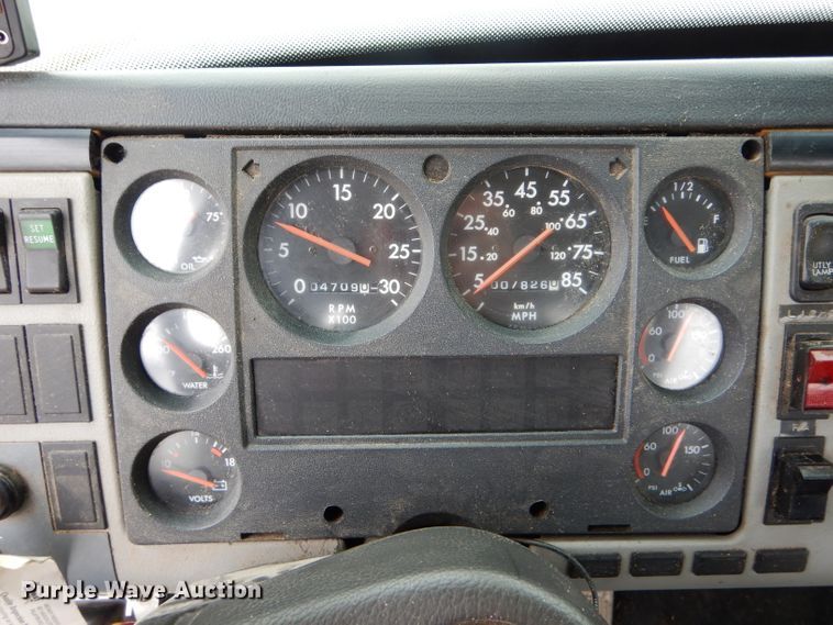 image for item DH6477 2000 Freightliner FL70 bucket truck