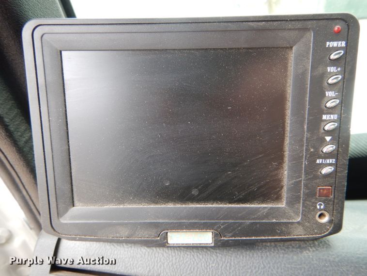 image for item DH6477 2000 Freightliner FL70 bucket truck