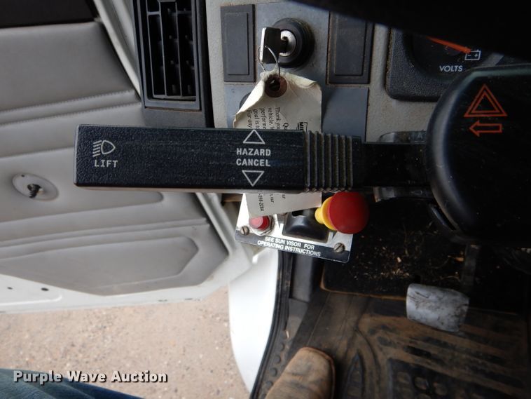 image for item DH6477 2000 Freightliner FL70 bucket truck