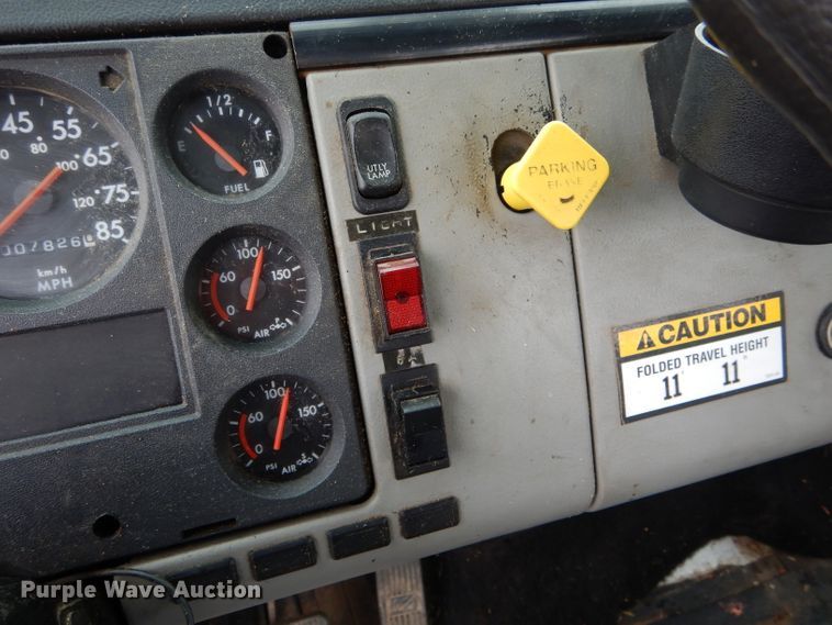 image for item DH6477 2000 Freightliner FL70 bucket truck