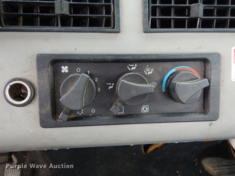 image for item DH6477 2000 Freightliner FL70 bucket truck