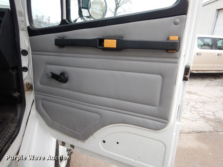 image for item DH6477 2000 Freightliner FL70 bucket truck