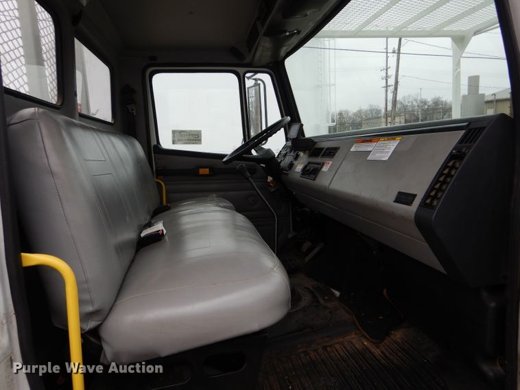 image for item DH6477 2000 Freightliner FL70 bucket truck