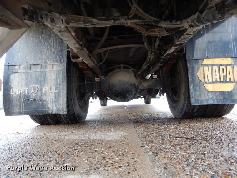 image for item DH6477 2000 Freightliner FL70 bucket truck