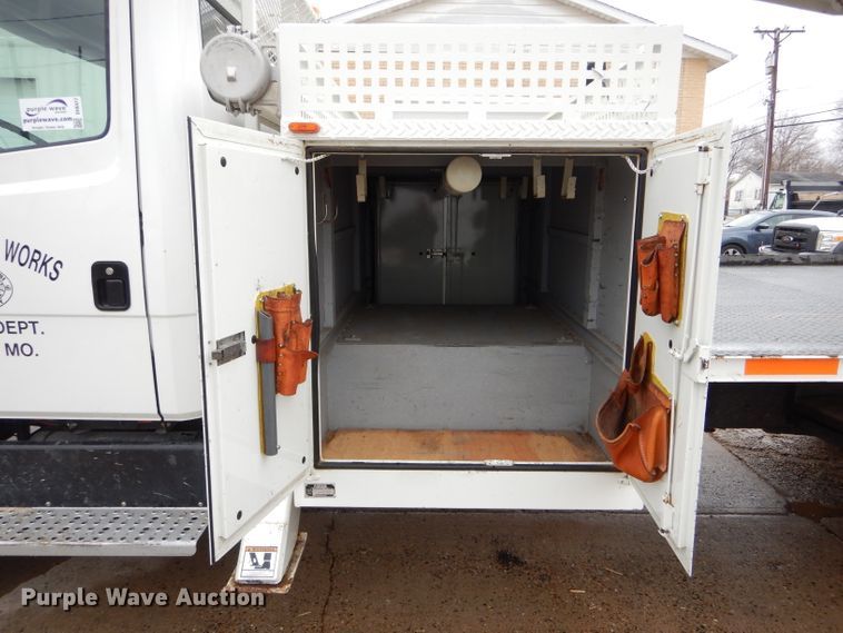 image for item DH6477 2000 Freightliner FL70 bucket truck