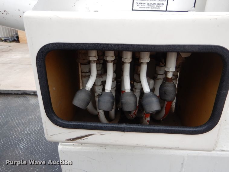 image for item DH6477 2000 Freightliner FL70 bucket truck