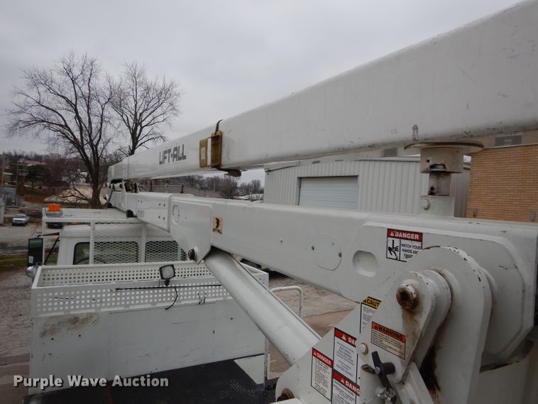 image for item DH6477 2000 Freightliner FL70 bucket truck