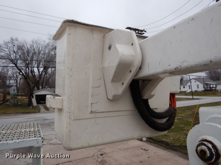 image for item DH6477 2000 Freightliner FL70 bucket truck