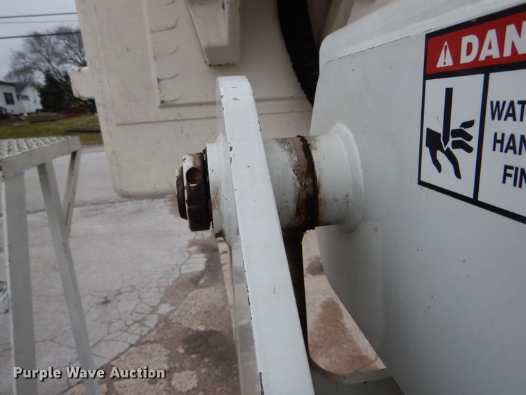 image for item DH6477 2000 Freightliner FL70 bucket truck