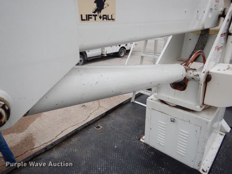 image for item DH6477 2000 Freightliner FL70 bucket truck