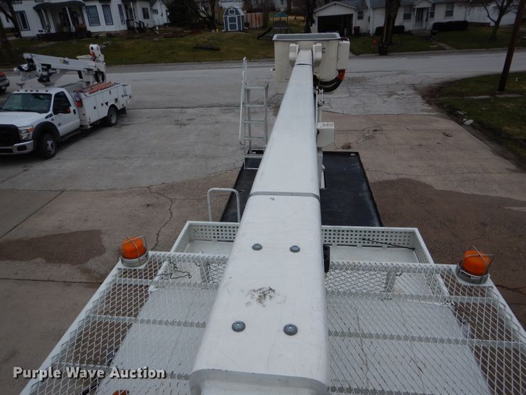 image for item DH6477 2000 Freightliner FL70 bucket truck