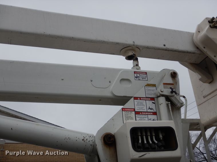 image for item DH6477 2000 Freightliner FL70 bucket truck