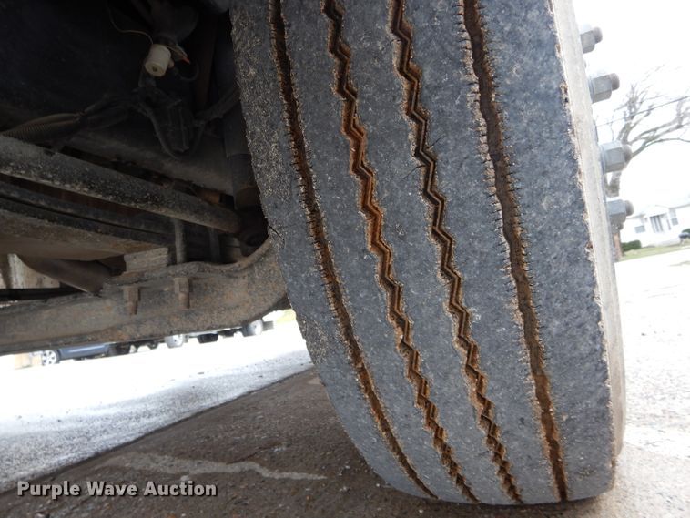 image for item DH6477 2000 Freightliner FL70 bucket truck