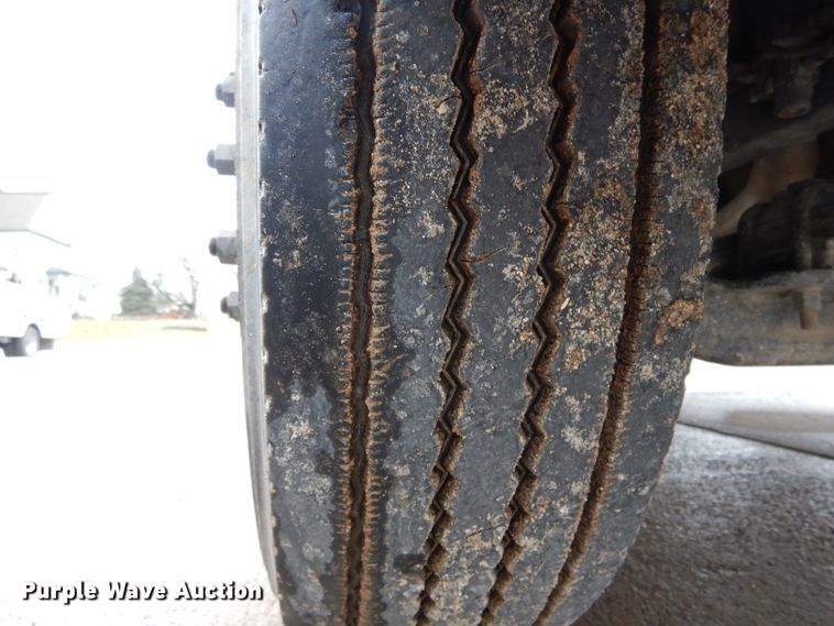 image for item DH6477 2000 Freightliner FL70 bucket truck