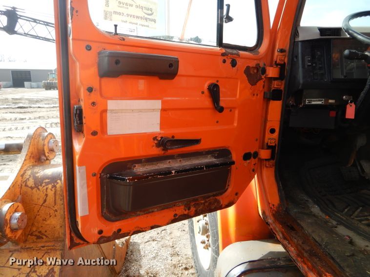 image for item DH6486 1999 International 4900 dump truck